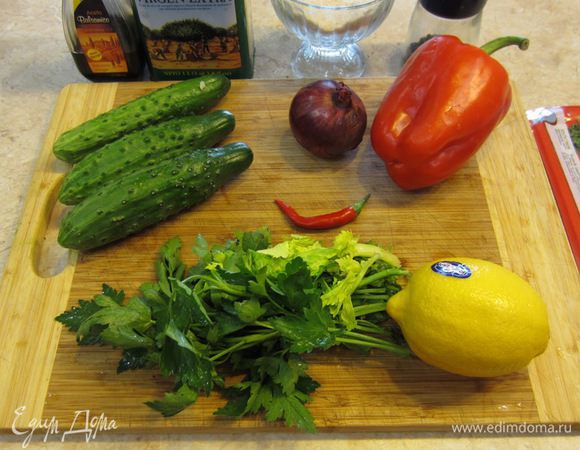 В принципе очень даже хорошо добавить суда какой-нибудь пряный салат типа рукколы, кресс-салата и пр. Очень хорошо будет добавить эстрагон (тархун), базилик, японскую капусту Мизуна. И вообще замечательно будет, если вы добавите сюда кусочки Моцареллы или Сулугуни.