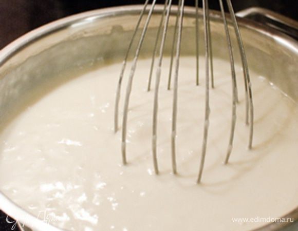 Довести до кипения,накрыть крышкой,уменьшить огонь и продолжать готовить 20 мин,время от времени помешивая. Через 20 мин поперчить,посолить