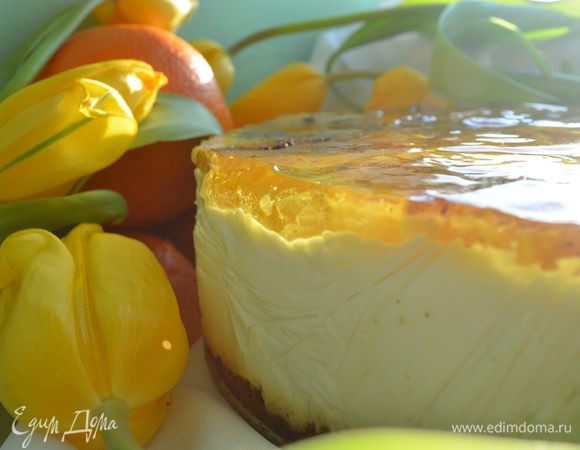 Сборка: Края съемной формы обмотать пищевой пленкой, вкладываем песочный корж, 1/3 творожной начинки, финиковое желе, 2/3 творожной начинки. Убираем в холодильник на 2 часа . Выкладываем апельсины и заливаем 1\2 желе когда прихватится еще 1 /2 .Убираем  в холодильник на 6 часов или на ночь.  МИР ВАМ!