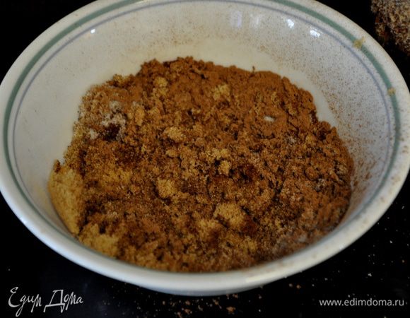 Застелить противень фольгой.В небольшое блюдце отмерить все сухие ингридиенты.