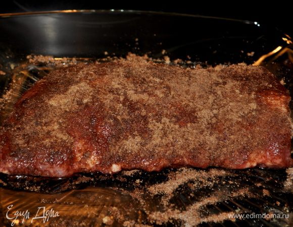 Руками натереть сухой смесью ребра.И поставить прикрыв в холодильник на 20-30мин.