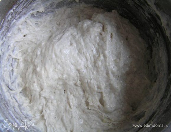 замесить не очень крутое тесто.