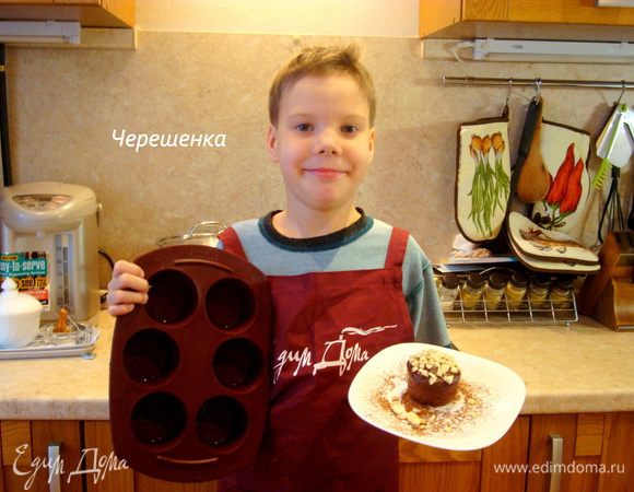 А это мой самый главный помощник, ну что бы я без него делала?!!! Он мне и готовить помогает и в фотосессии участвует;))) 