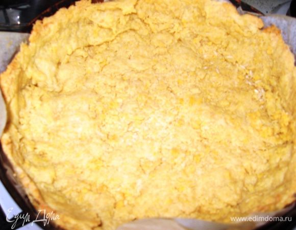 Выпекаем в течении 15 минут.  Теперь убираем бумагу и бобы. Выпекаем до готовности. Вынимаем и даем остыть.