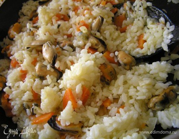 Если не торопитесь, накройте готовый рис полотенцем и оставьте на 15 минут для лучшего вкуса. Приятного аппетита!
