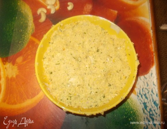 откинуть горох на дуршлаг,жидкость из под гороха сохранить.лук,чеснок,имбирь очистить и крупно порубить,затем измельчить блендером.добавить горох и кинзу,влить 2 ст.л. воды из под гороха.измельчить смесь до состояния пюре,добавить кумин,куркуму,муку,разрыхлитель,соль,черный и кайенский перец.массу тщательно перемешать до густого теста и оставить минут на 20.