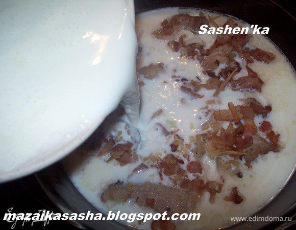 Заливаем рулеты кипящим молоком и отправляем в духовку, разогретую до 180 гр на 1 час 