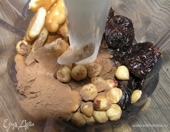 Все ингредиенты для основы поместить в чашу блендера, 