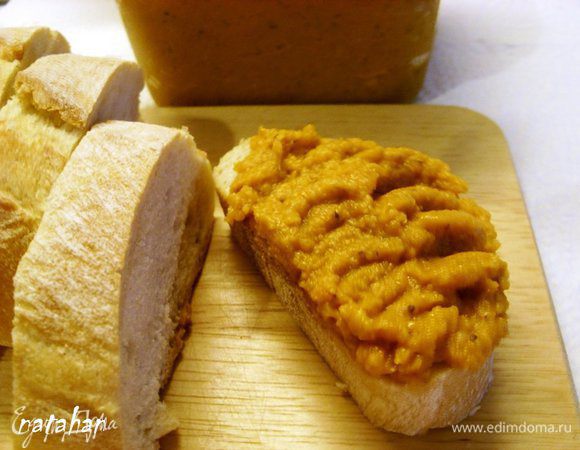 После ночи в холодильнике икра загустела и настоялась. Сомневаюсь, что ей доведётся ещё одну ночь там провести. 