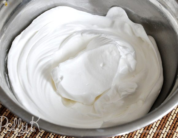 ...Взбитые белки с сахаром