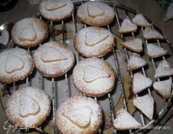 Достать, горячими присыпать ванильной сахарной пудрой, остудить на решетке. Приятного аппетита!