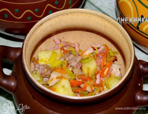 Затем положить смесь мяса с овощами.