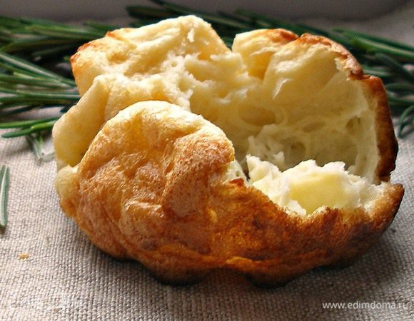 А так они выглядят "в разломе". Пусто - как и должно быть:) 
И еще. Поповеры нужно есть немедленно, как только чуть остынут, - совсем остывшие они уже, как говорится, "не те")))