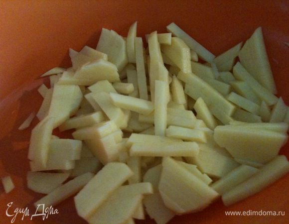 картофель порезать мелкой соломкой...