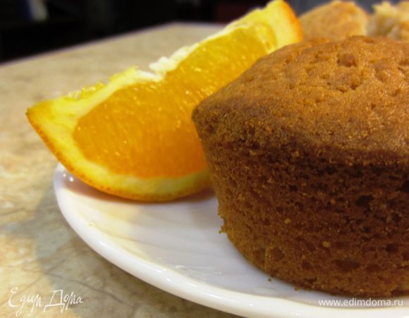 Разотрите масло с сахаром и корицей (можно использовать ваниль)