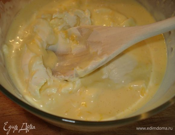 влить апельсиновый крем.ПЕремешать до полного объединения.