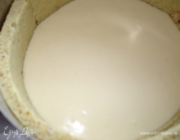 На дно залить апельсиновый крем,поставить в холодильник на 1 ч.
Затем залить мусс с нугой,поставить в холодильник на ночь.