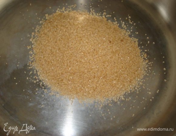 Нугатин:
Лист пергамента смазать сливочным маслом.
Сухую сковороду нагреть,высыпать сахар.