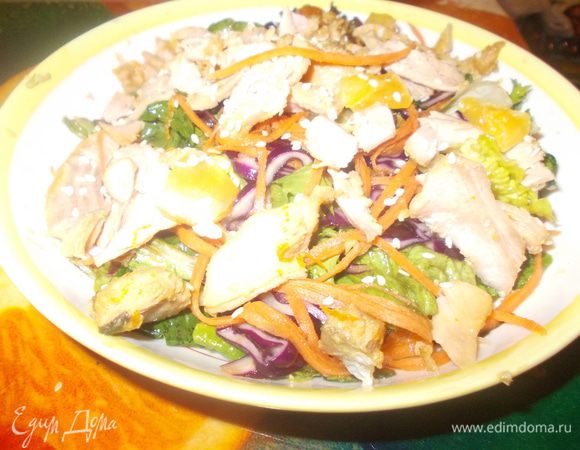 Сверху положите рыбку.Полейте второй половиной маринада.Посыпьте кунжутом.
Приятного аппетита!