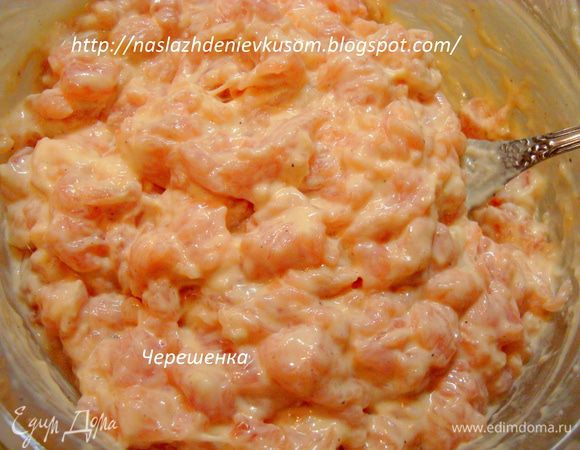 Добавить муку, манку, зелень (мои не едят, глупенькие, но вам рекомендую!), перемешать, закрыть крышкой и дать постоять 1 час в холодильнике…