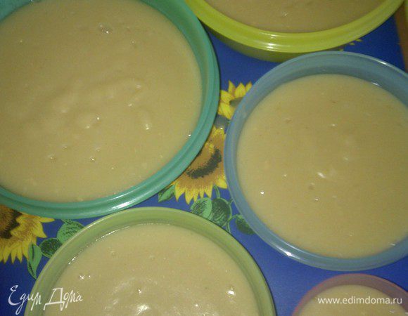 Разливаем кисель по тарелочкам (он сразу"схватывается"!). Получилось 6 разнокалиберных порций)))