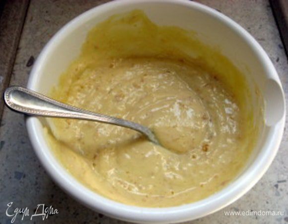 Приготовить крем: смешать рикотту с джемом, щепоткой соли и желтками.