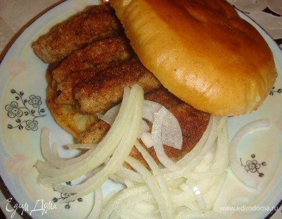 Подавать с нарезаным луком и питой.Приятого аппетита!