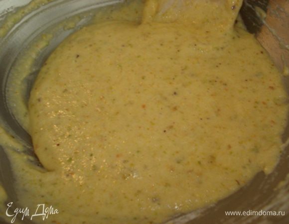 Духовку разогреть до 180°.В каждую формочку положить по 1 ст.л. теста,в центр-малину,разлить оставшееся тесто по формочкам.
Выпекать 15-20 мин.