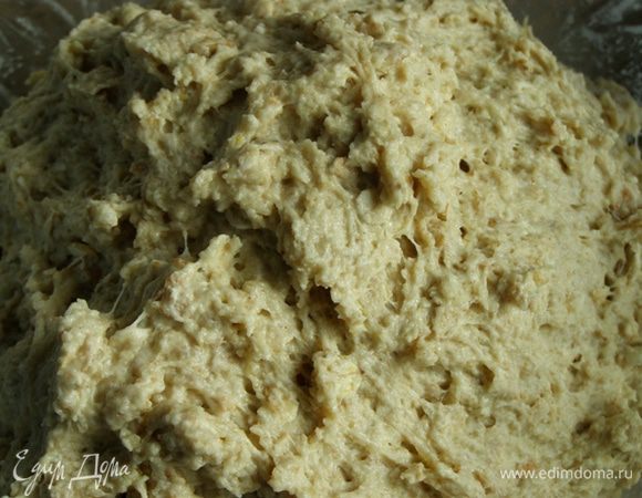 Добавим воду, вымесим тесто