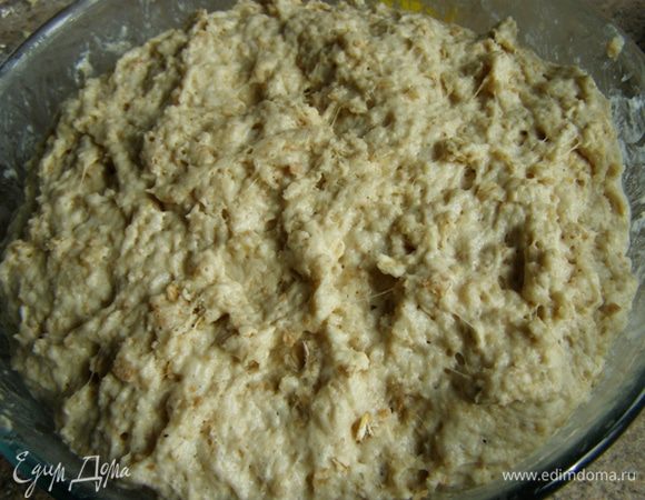 Закроем тесто пленкой, поставим в теплое место часа на полтора-два, пока тесто не поднимется в два раза