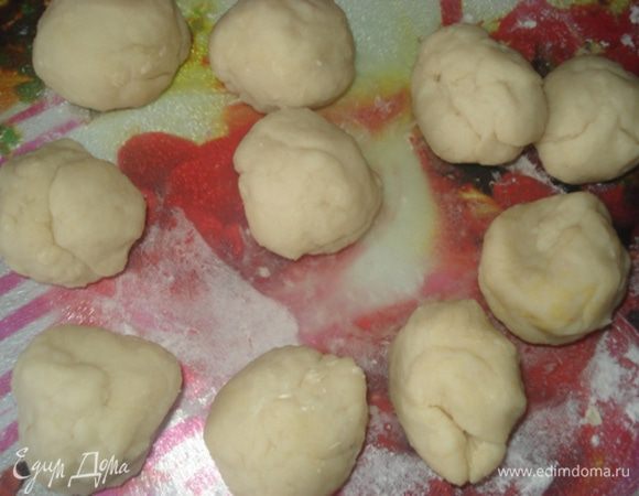 Тесто разделить на 10 частей.

