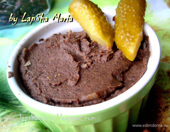 Этот паштет отлично сочетается с солеными огурчиками и хлебом, зерновым или бурже. Просто волшебно! Готовый паштет храниться в холодильнике 2-3 дня. Но поверьте, он не залежится) Приятного аппетита!