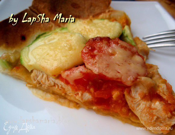 Ставим в духовку при 180С на 10 минут, а затем увеличиваем до 200 и оставляем ещё на 15-20 минут. Следите за лавашем, чтобы он не подгорел. Бортики получаются хрустящие, как чипсы, а дно мягкое и тягучее. Приятного аппетита!