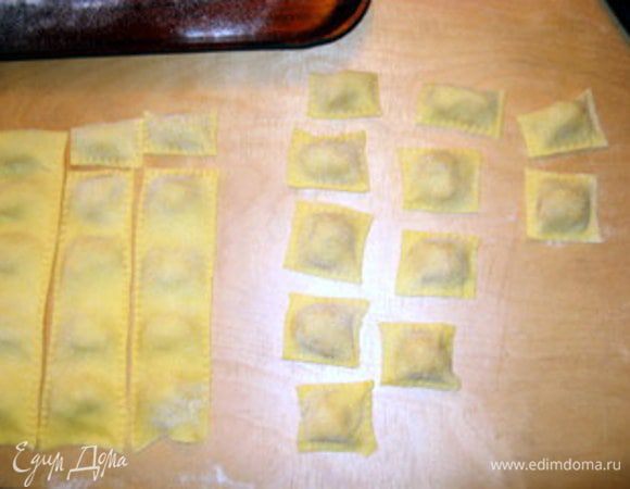 Получаются вот такие равиоли.