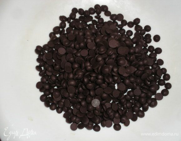 Шоколадные дропсы добавляем к творожной массе. Вот такие были у меня.