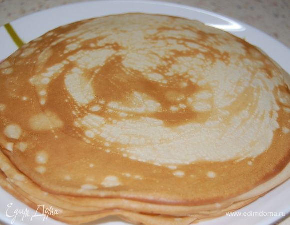 Приготовьте тонкие блинчики по вашему любимому рецепту... Или по этому: яйца взбить венчиком, добавить сахар, соль, разрыхлитель, муку. Хорошо перемешать, чтоб не было комочков. Вливать молоко, перемешивая, пока не получим нужную консистенцию... Добавить раст. масло. Испечь тонкие блинчики.