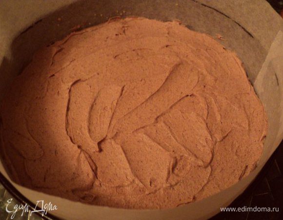 Смазать кремом,  выложить остальные коржи, верх смазать кремом ( немного крема оставить для нанесения на бока торта).