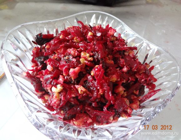 Выложить в салатник и все перемешать. 