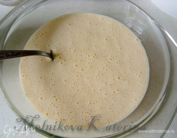 Взбить яйца с сахаром до консистенции густого крема (я делала в комбайне)