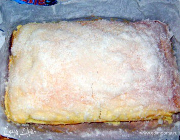 Полить торт  сиропом и оставить остывать. Ещё не совсем остывший торт посыпать кокосовой стружкой. 

