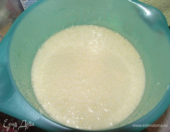Добавить растительное масло и снова взбить.