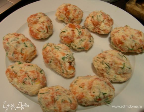 Лепим наши шарики с помощью 2х десертных ложек или просто руками. Я их отправила на часок в холодильник.
