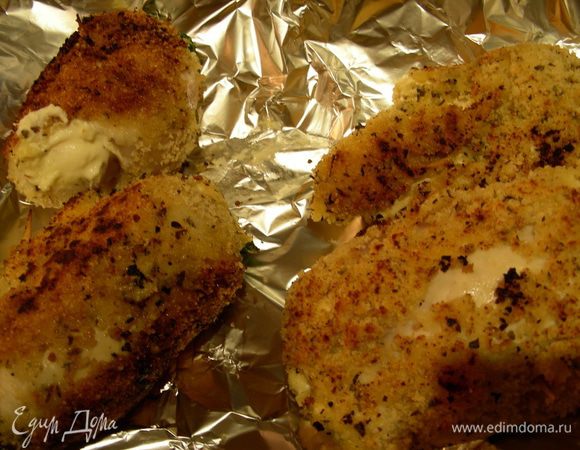 В сковороде разогреваем оливковое масло и обжариваем наши рилетики со свех сторон ( минуты по 3 с каждой). Выкладываем их в блюдо для запекания на фольгу или бумагу. Ставим в духовку 180 гр минут на 20-30 (зависит от толщины Ваших рулетиков и духовки).
