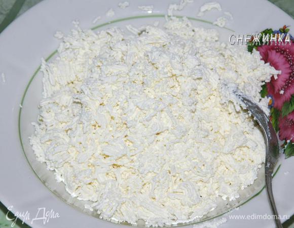 Приготовим начинку. Творог перетереть через сито.