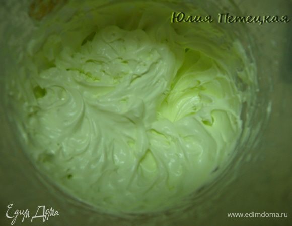 Взбить сливки с сахарной пудрой. + краситель. 