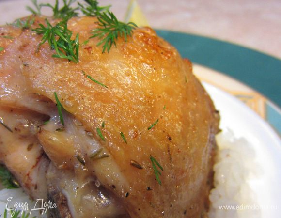 Важно! Обратите внимание, что я довольно щедро посолил ножки. Дело в том, что часть соли смоется с ножек вместе с жиром. Кроме того, если недостаточно хорошо посолить мясо, вкус не получится достаточно ярким. 