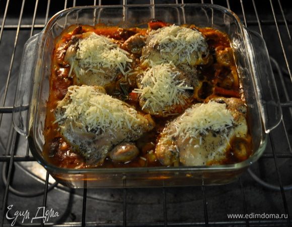 До 5 мин.до окончания посыпать сверху пармезаном каждый кусочек.