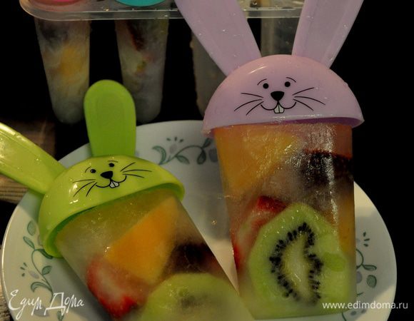 Хранить можно в морозильнике до 2х недель/желательно/.Перед тем как вынуть из формы слегка поддержите под теплой или горяч.водой примерно 10сек.