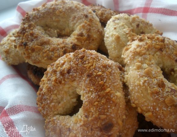 Выпекать 20 минут при температуре 200 градусов, до зарумянивания. 