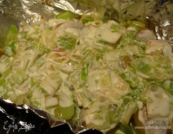 Залила соусом и в духовку минут на 10-15 при 180, а потом 130 гр.

